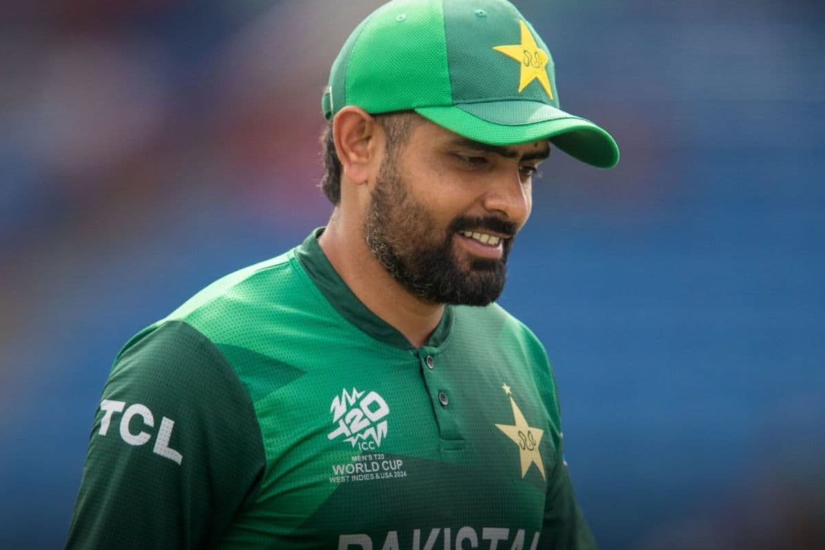 सिर्फ 4 रन पर आउट होने के बावजूद बाबर आजम ने रचा इतिहास, ये बड़ा रिकॉर्ड किया अपने नाम