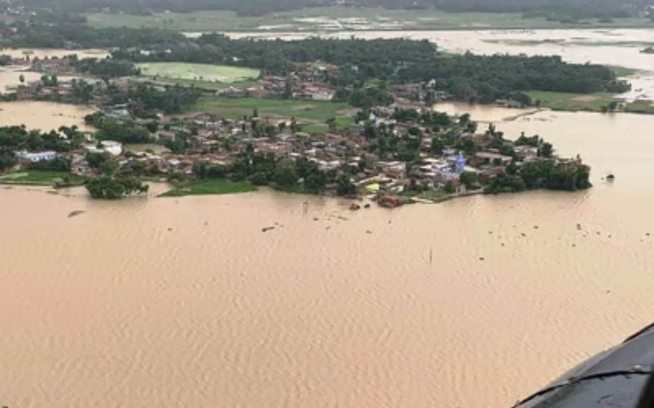 नीतीश सरकार ने बाढ़ पीड़ितों के लिए खोला खजाना, 25 हजार लोगों के अकाउंट में डायरेक्टर भेजे जाएंगे पैसे