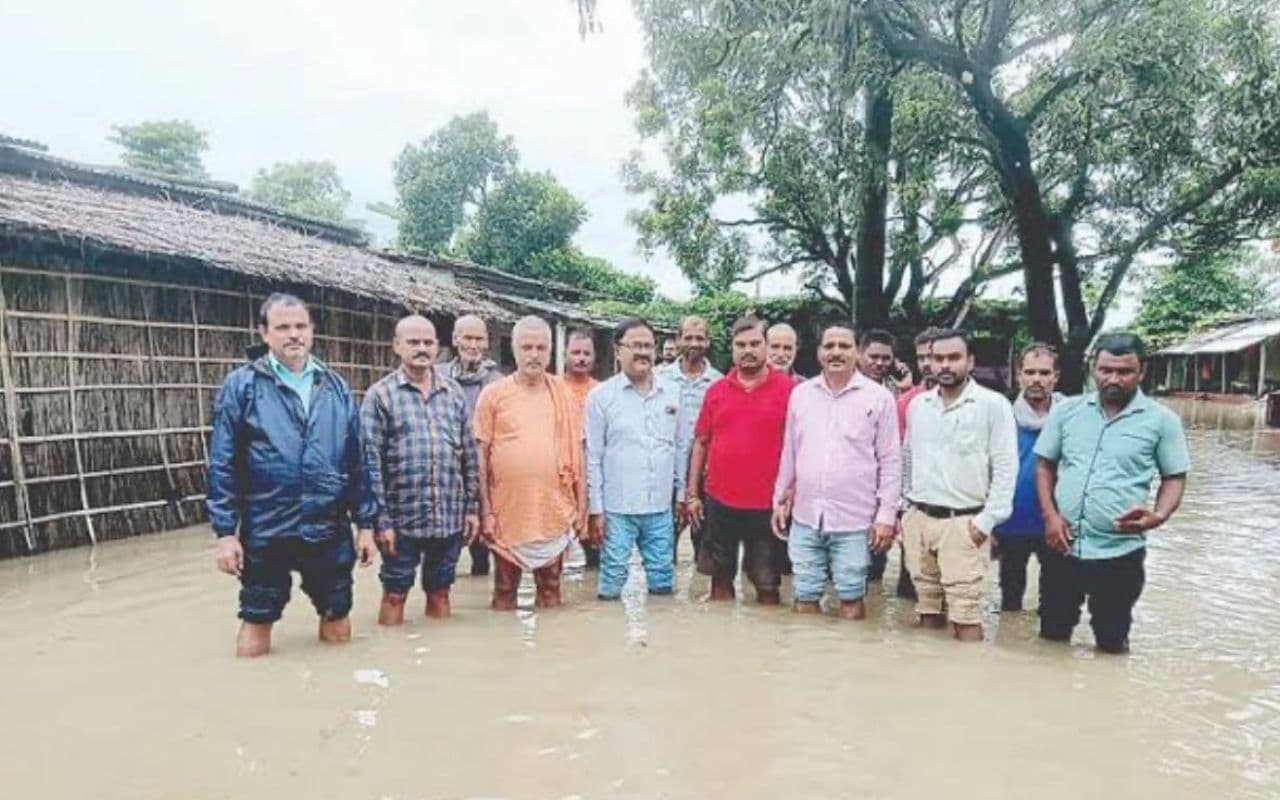 Bihar Flood: मधुबनी जिला के इस पंचायत के किसानों की चेतावनी, बाढ़ राहत की मांग पूरी न हुई, तो अनशन रहेगा जारी