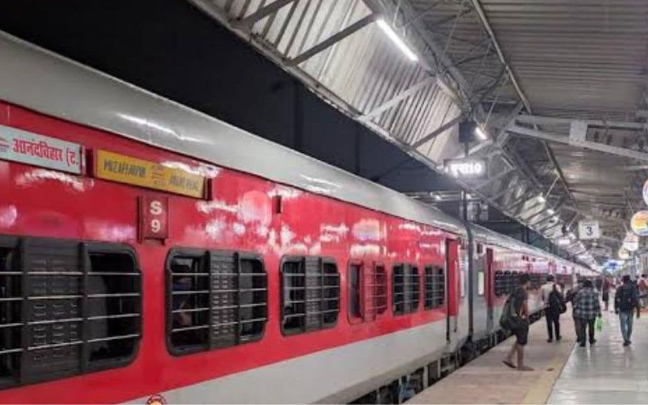 मुजफ्फरपुर टू आनंद विहार स्पेशल ट्रेन में पानी की कमी से यात्रियों का हंगामा, पाटलिपुत्र जंक्शन पर मिली राहत