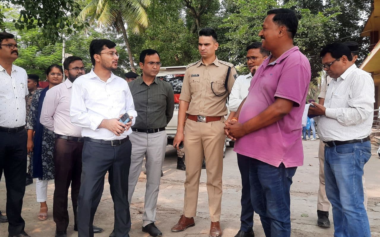 Bihar News: मुजफ्फरपुर में छठ महापर्व की तैयारी तेज, DM और SSP ने प्रमुख घाटों का किया निरीक्षण