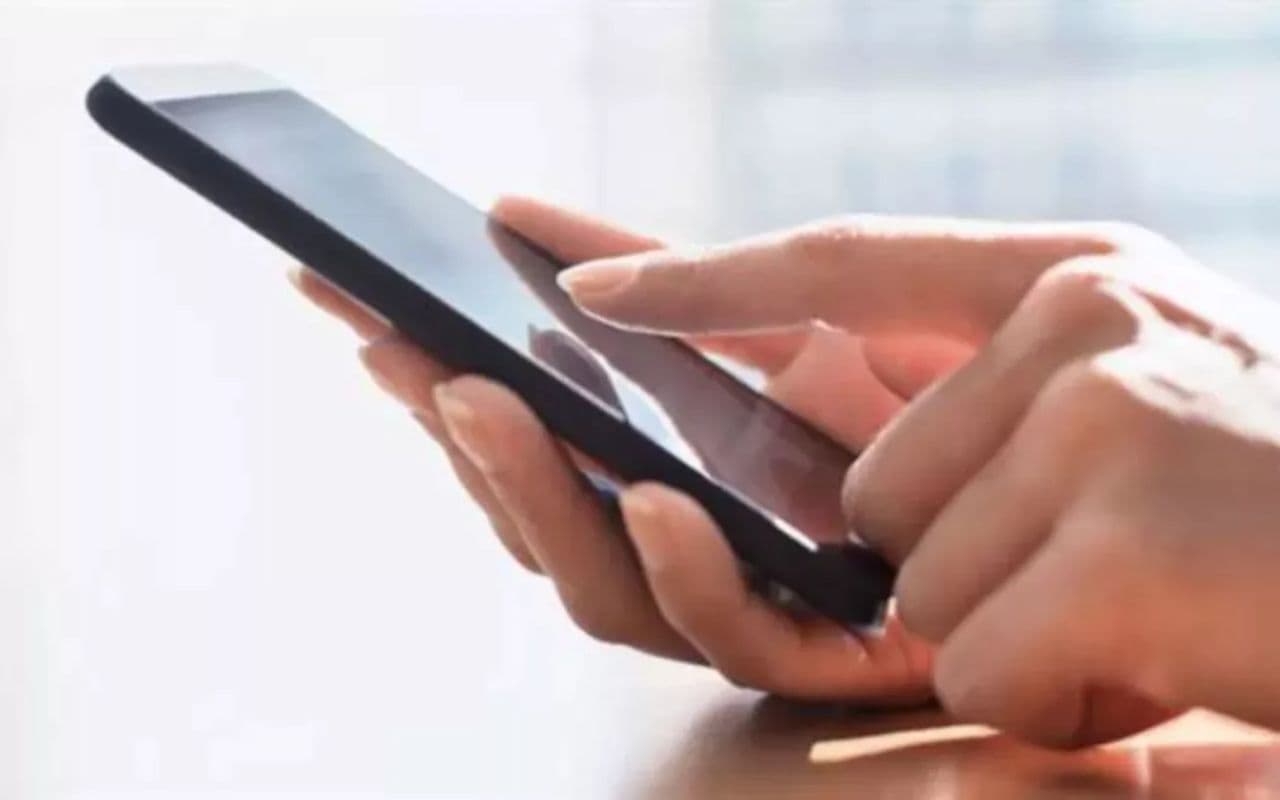 Bihar Teacher: सेल्फी वाली बायोमेट्रिक हाजिरी लगाएंगे अब यूनिवर्सिटी में टीचर, ACS एस सिद्धार्थ का आदेश