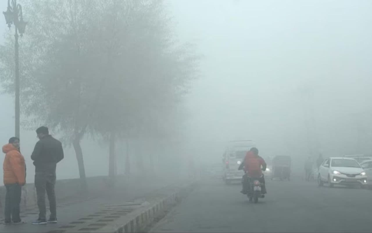 Bihar Weather: अब निकाल लें कंबल और रजाई, तेज हवा से बढ़ेगी ठंड, इन जिलों में बारिश के भी आसार