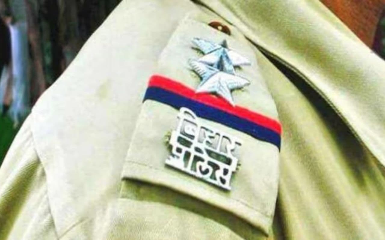 Aurangabad: अचानक एसआई के सीने में उठा दर्द, अस्पताल जाते-जाते मौत, पसरा मातम Aurangabad: अचानक एसआई के सीने में उठा दर्द, अस्पताल जाते-जाते मौत, पसरा मातम