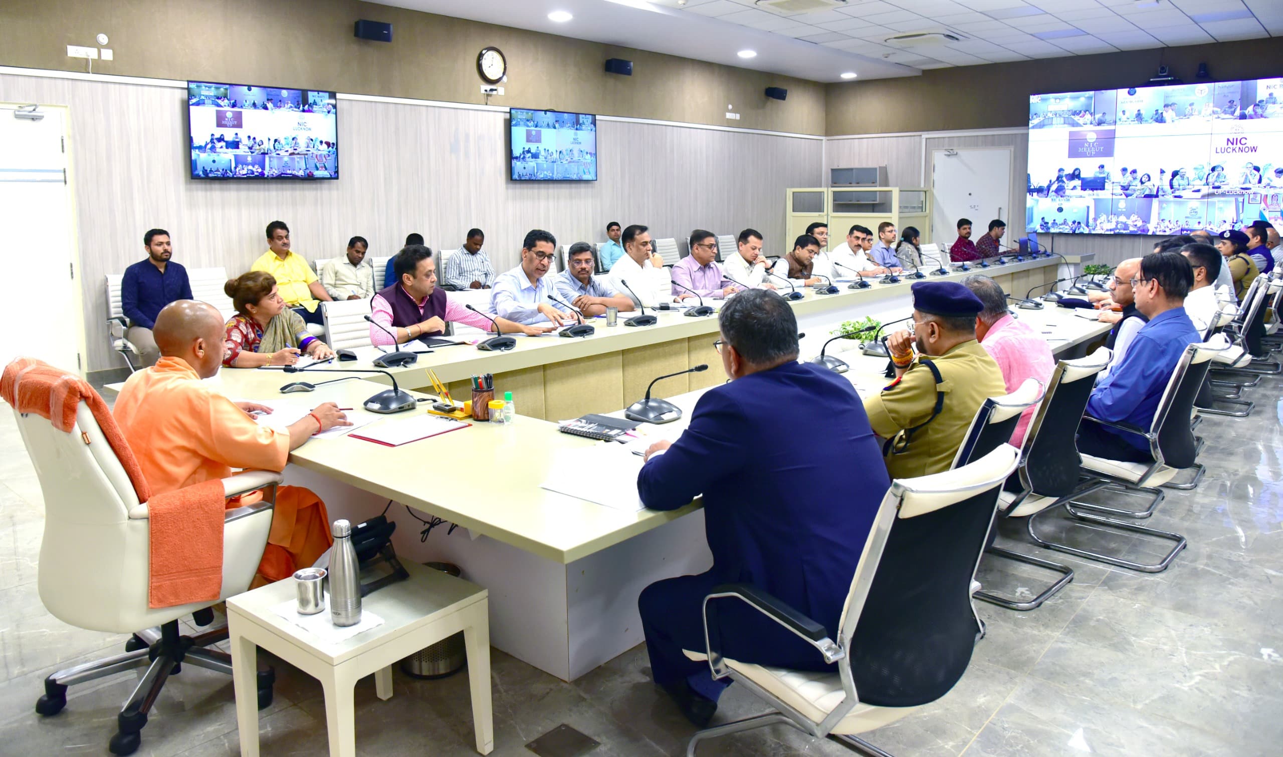 Free LPG Cylinder: दिवाली से पहले यूपी सरकार का खास तोहफा, लोगों को मिलेगा फ्री LPG सिलेंडर!