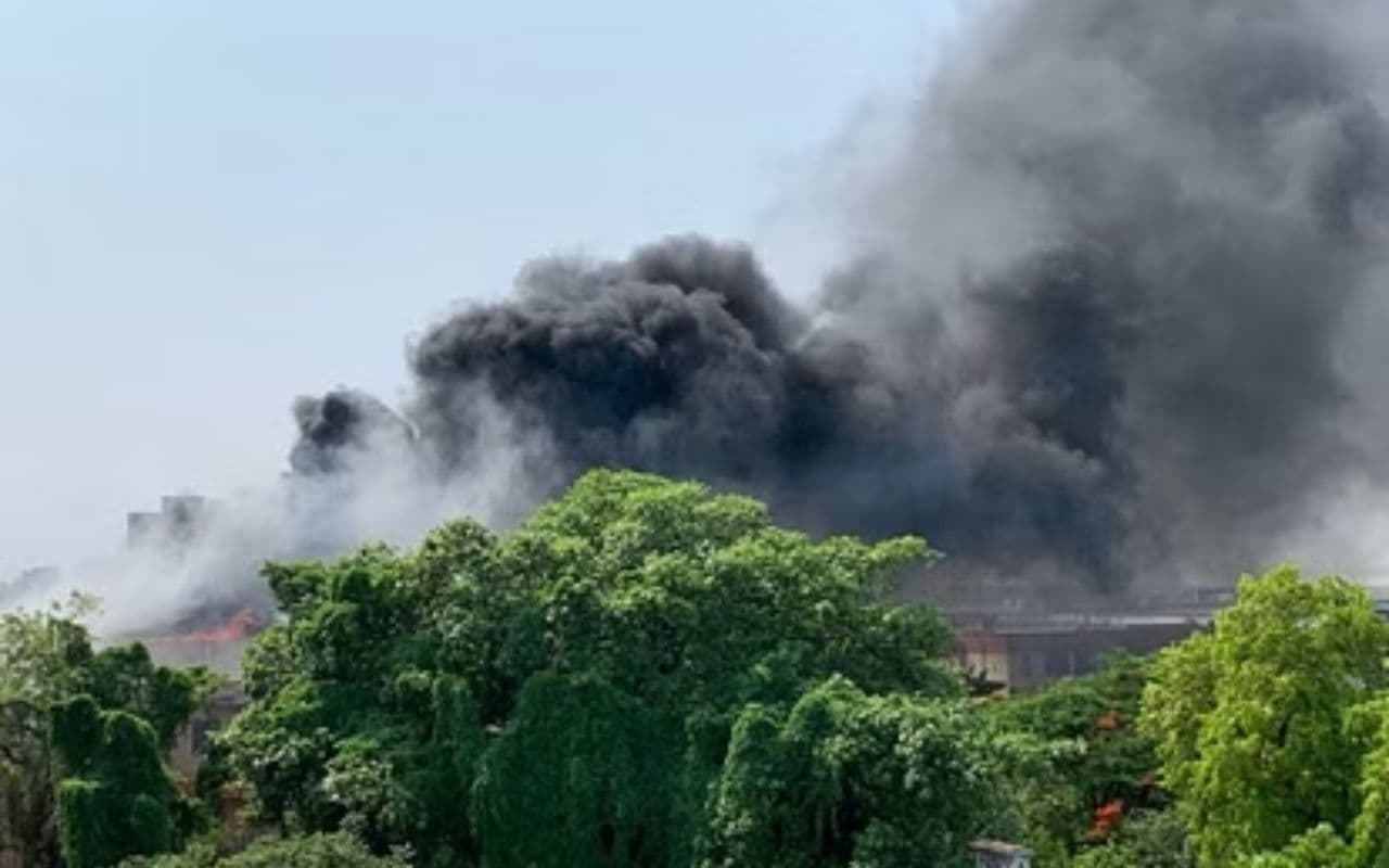 Fire News: इंजीनियरिंग कॉलेज में लगी आग, छात्रों तथा कॉलेज स्टाफ ने दिखाई बहादुरी