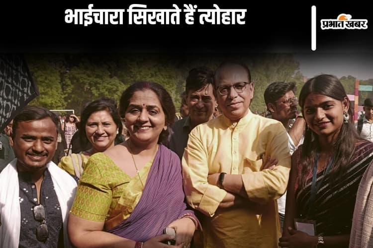 हिंदू कालेज में दीपावली मेले की धूम, प्रो श्रीवास्तव ने कहा-भाईचारा सिखाते हैं त्योहार