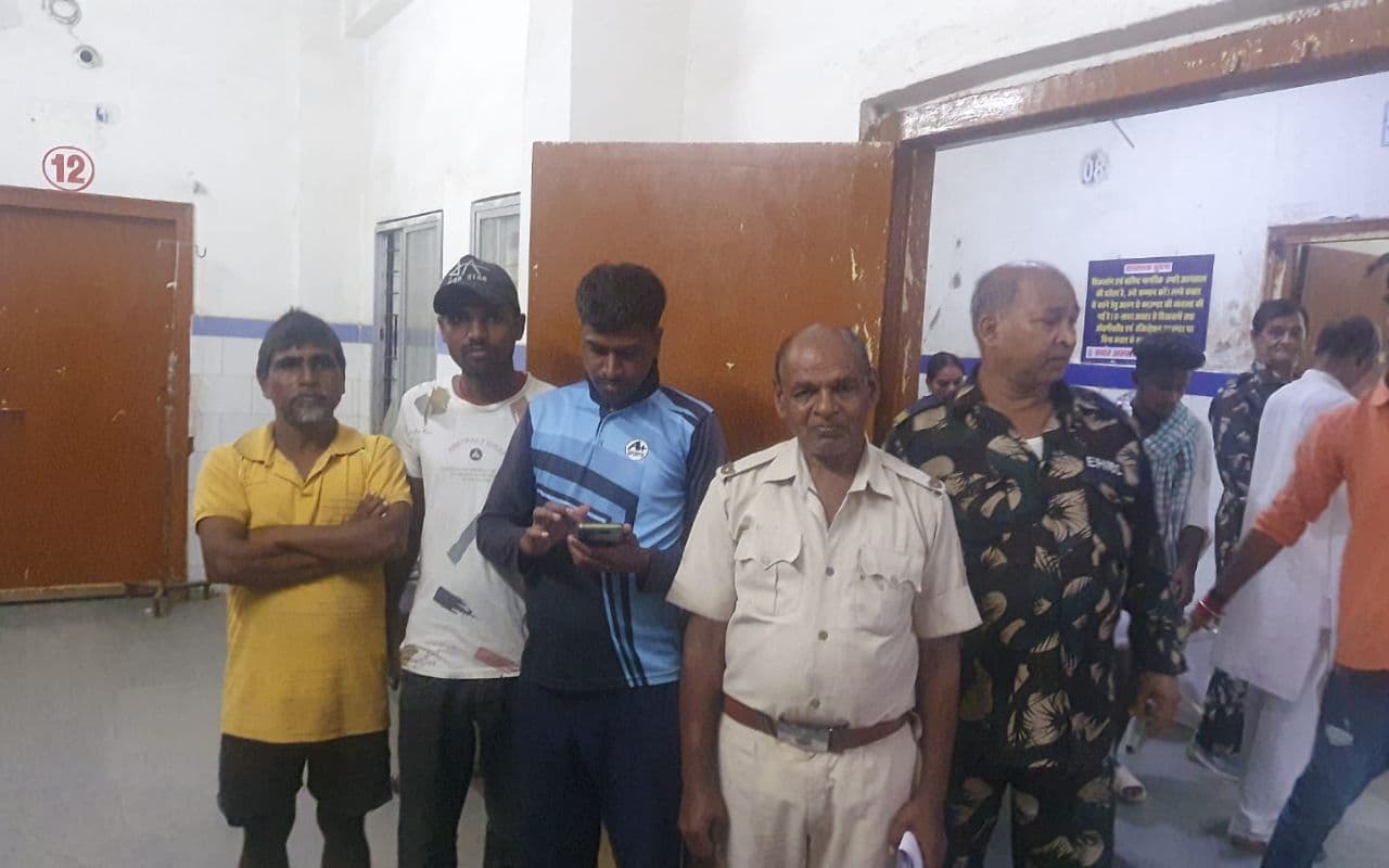 Crime: दोस्तों के साथ पार्टी करने गया था युवक, बधार में मिली लाश, इलाके में सनसनी