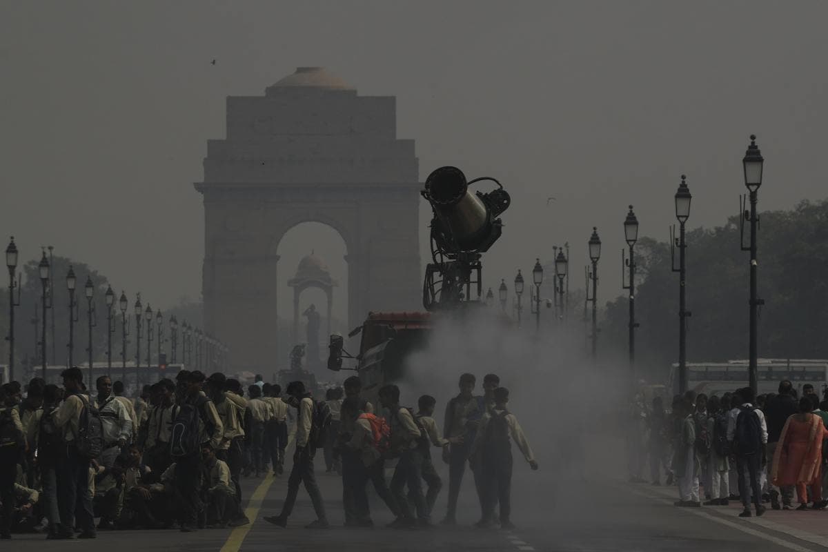Delhi Air Pollution: सुबह से ही घुटने लगा दिल्ली का दम, पटाखे फोड़ने वालों की खैर नहीं