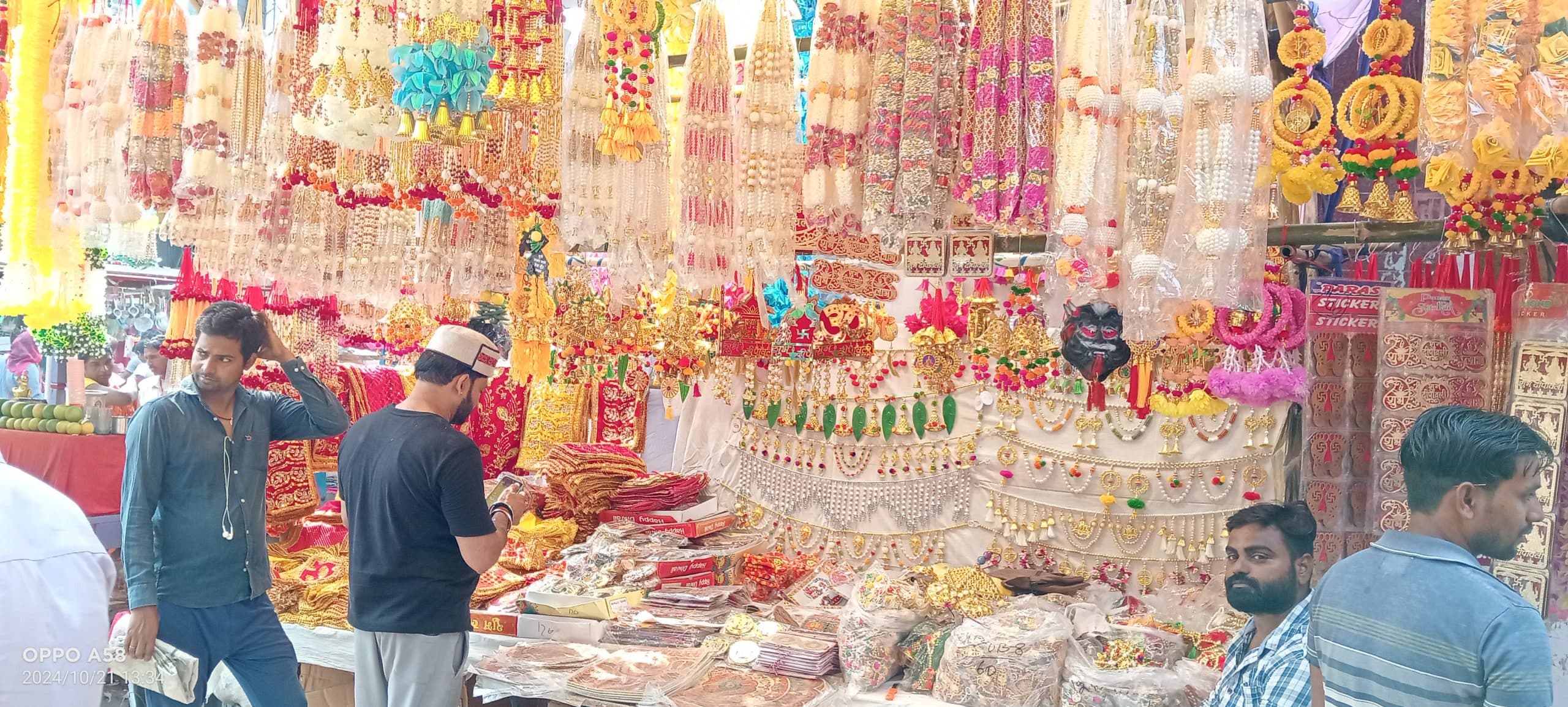 Diwali 2024: गया में झालरों, आर्टिफिशियल फूलों और छोटी लाइटों की धूम, 40 से 1200 रुपये तक के उत्पाद उपलब्ध