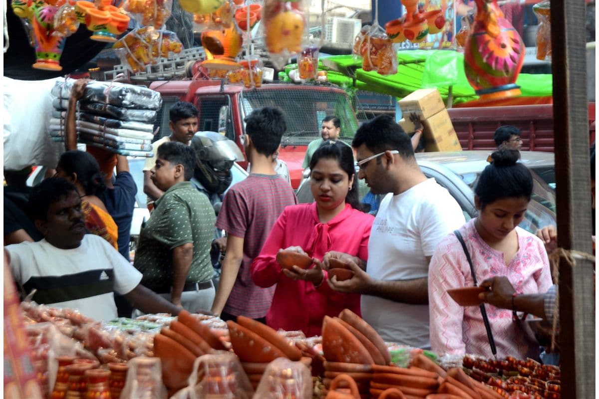 West Bengal : आज धनतेरस, बाजार सज-धज कर तैयार