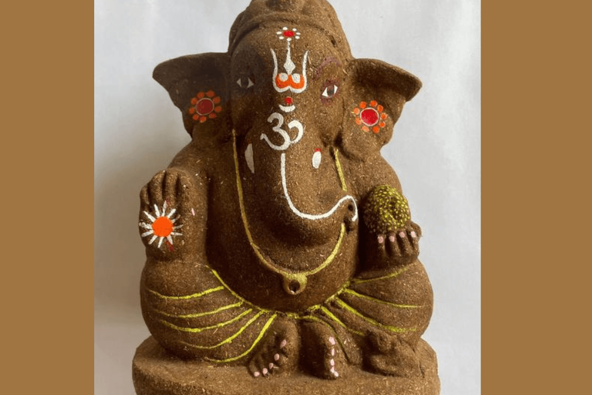 Gobar Ganesh On Diwali: लक्ष्मी पूजा पर बनाएं गोबर के गणेश- पान के पत्ते पर रखकर करें पूजा
