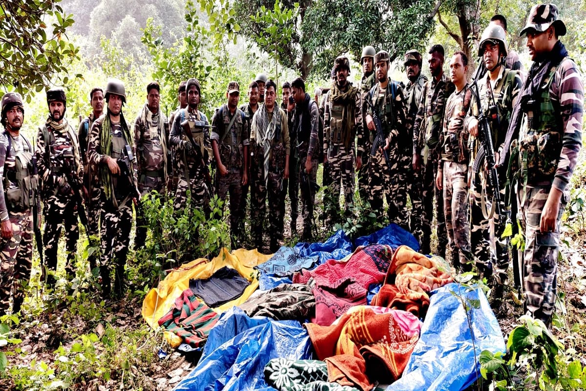 Naxal News: पुलिस की पकड़ में आते-आते बचा खूंखार नक्सली, दहशत फैलाने के लिए इकट्ठा हुआ था संगठन, कई सामान जब्त