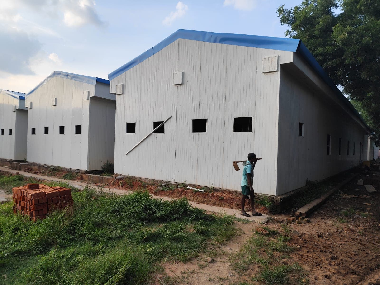 Jharkhand News:कोरोना काल में बन रहा अस्पताल आज भी अधूरा, दो साल बाद भी इलाज के लिए भटक रहे हैं 42 पंचायतों के लोग
