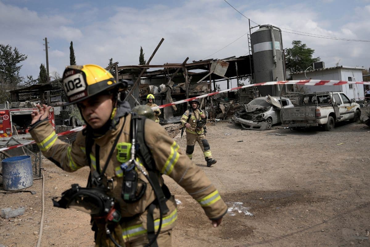 Israel Lebanon War: गाजा ने इजराइल में दागा रॉकेट, सायरन बजते ही भागते नजर आये लोग, देखें वीडियो