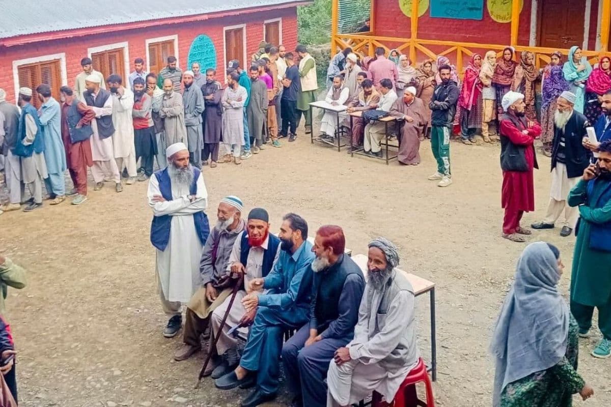जम्मू-कश्मीर चुनाव: तीसरे और अंतिम चरण में शाम 5 बजे तक 65.48% मतदान