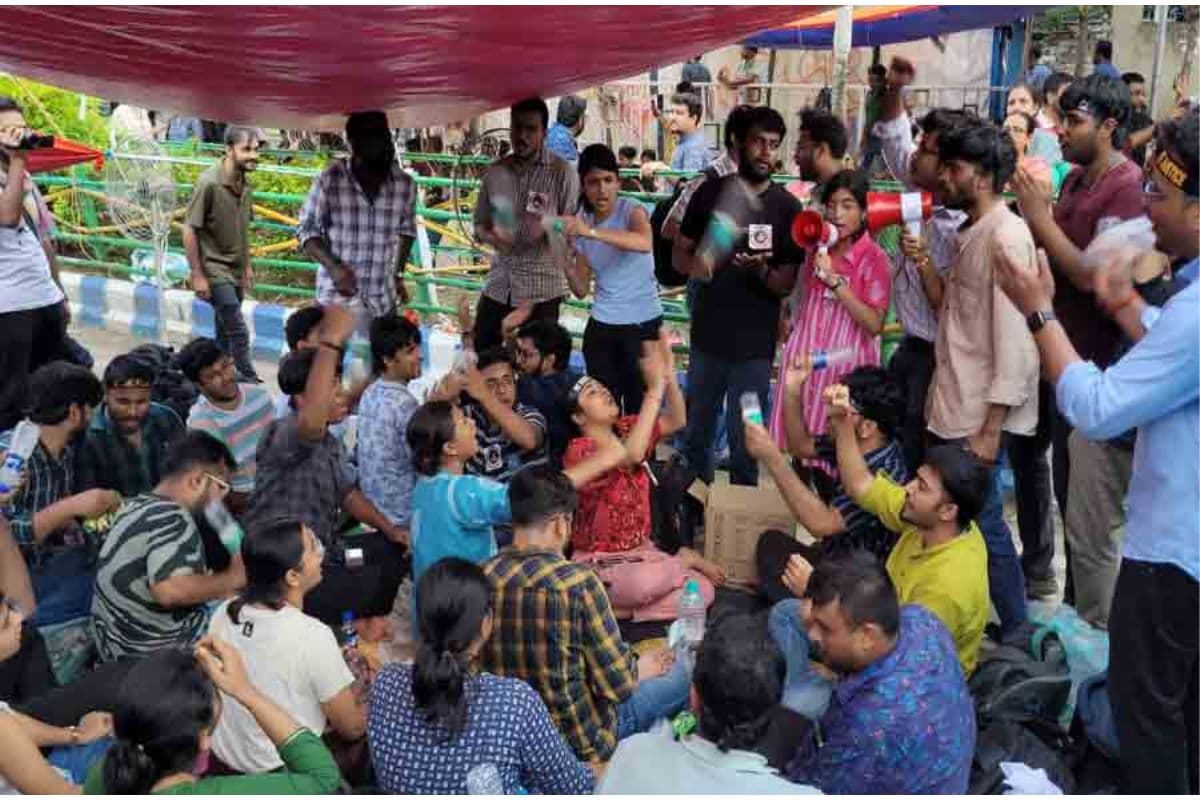 Kolkata Doctor Murder : डॉक्टरों के ‘काम बंदी’ से बंगाल के सरकारी अस्पतालों में स्वास्थ्य सेवाएं प्रभावित