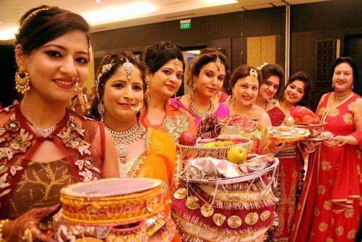 Karwa Chauth Special: चांद निकलने का कर रही है इंतजार, उस दौरान खेल सकती ये 5 मजेदार गेम्स