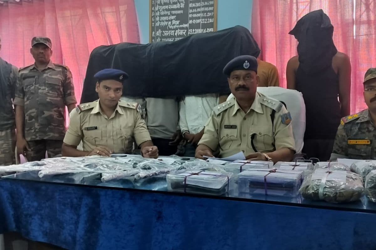 Jharkhand Crime: भाकपा माओवादी के नाम पर लेवी वसूलने आए छह अपराधी हथियार के साथ अरेस्ट