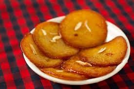 Navratri Fourth Day Bhog: इस नवरात्रि कूष्मांडा माता को भोग लगाएं मीठे मालपुआ का, जानें बनाने की विधि