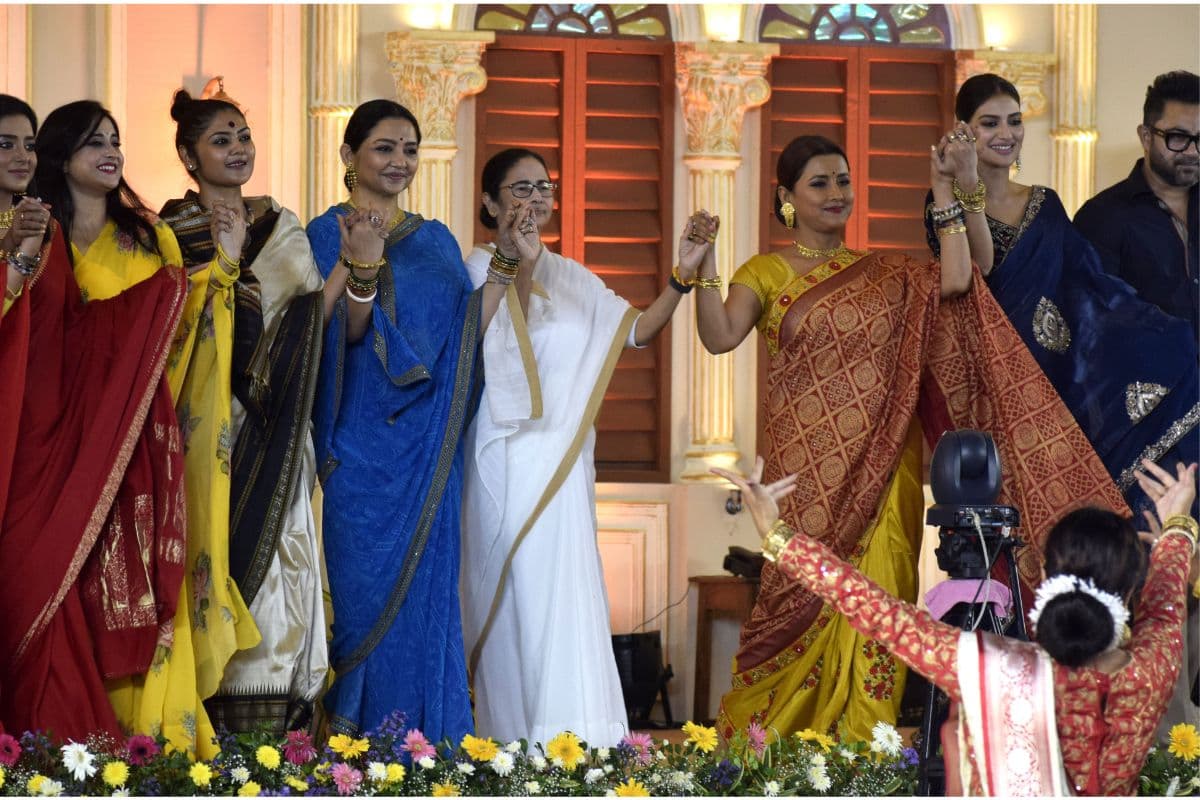 Durga Puja Carnival 2024 : दुर्गा पूजा कार्निवाल में ममता बनर्जी दिखी अलग अंदाज में,जानें क्या है वजह