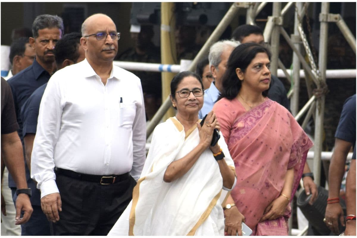 RG Kar Protest : धरना स्थल पर पहुंचे मुख्य सचिव, ममता बनर्जी ने फोन पर जूनियर डाॅक्टरों से  की बात