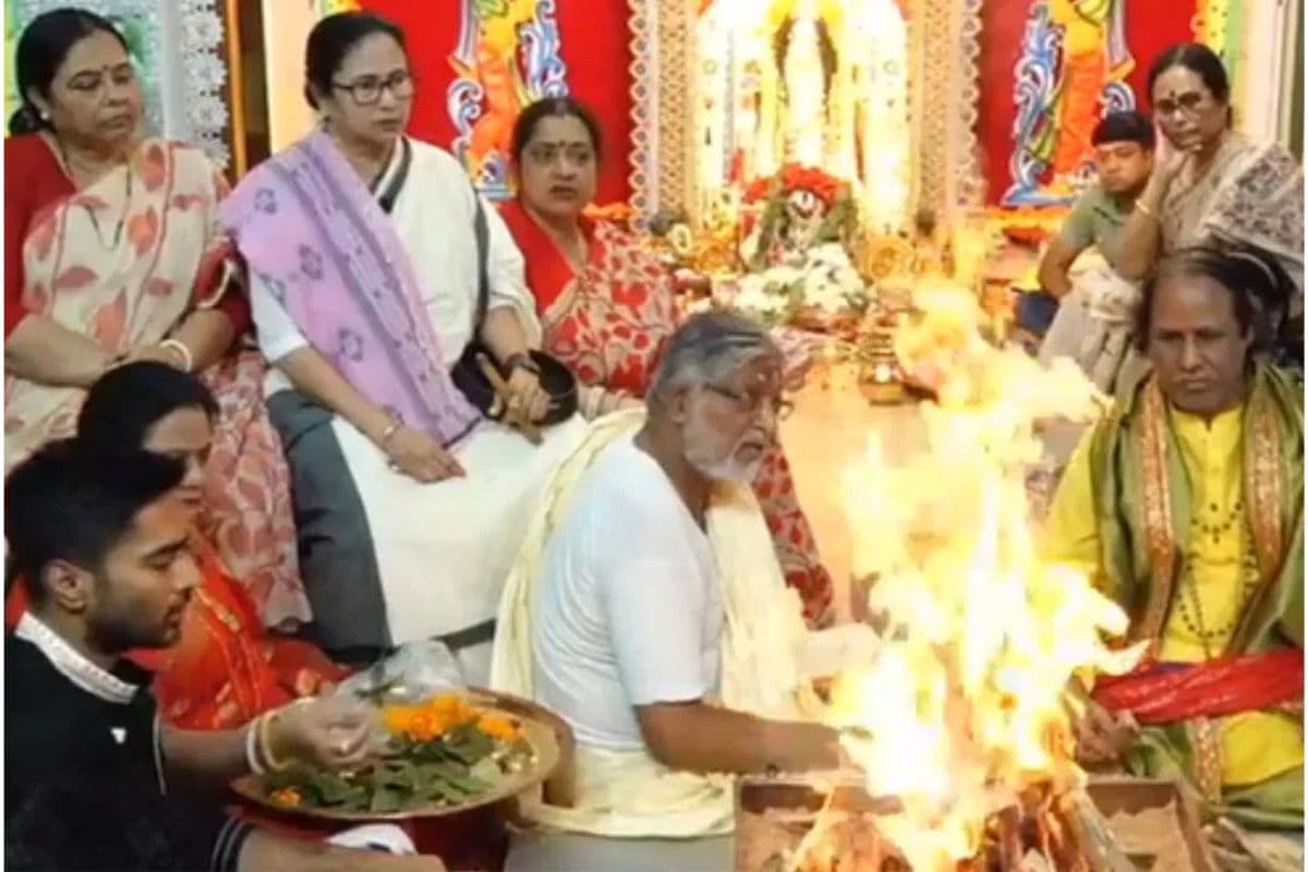 Mamata Banerjee : कालीपूजा के दौरान ममता बनर्जी अपने हाथों से बनाती हैं भोग