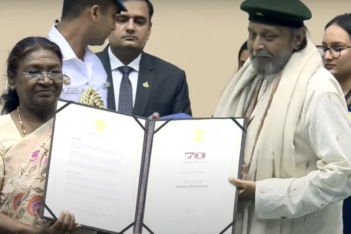 दादा साहब फाल्के पुरस्कार मिलते ही छलक पड़े Mithun Chakraborty के आंसू, बोले- भगवान ने सबकुछ दिया