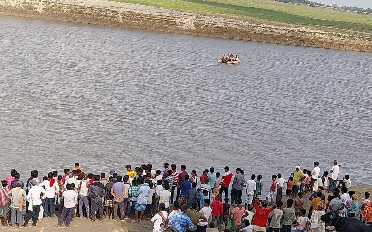 Muzaffarpur Boat Accident:  जिले में बड़ा नाव हादसा, बागमती नदी में नाव डूबने से 2 लोग लापता, रेस्क्यू ऑपरेशन जारी