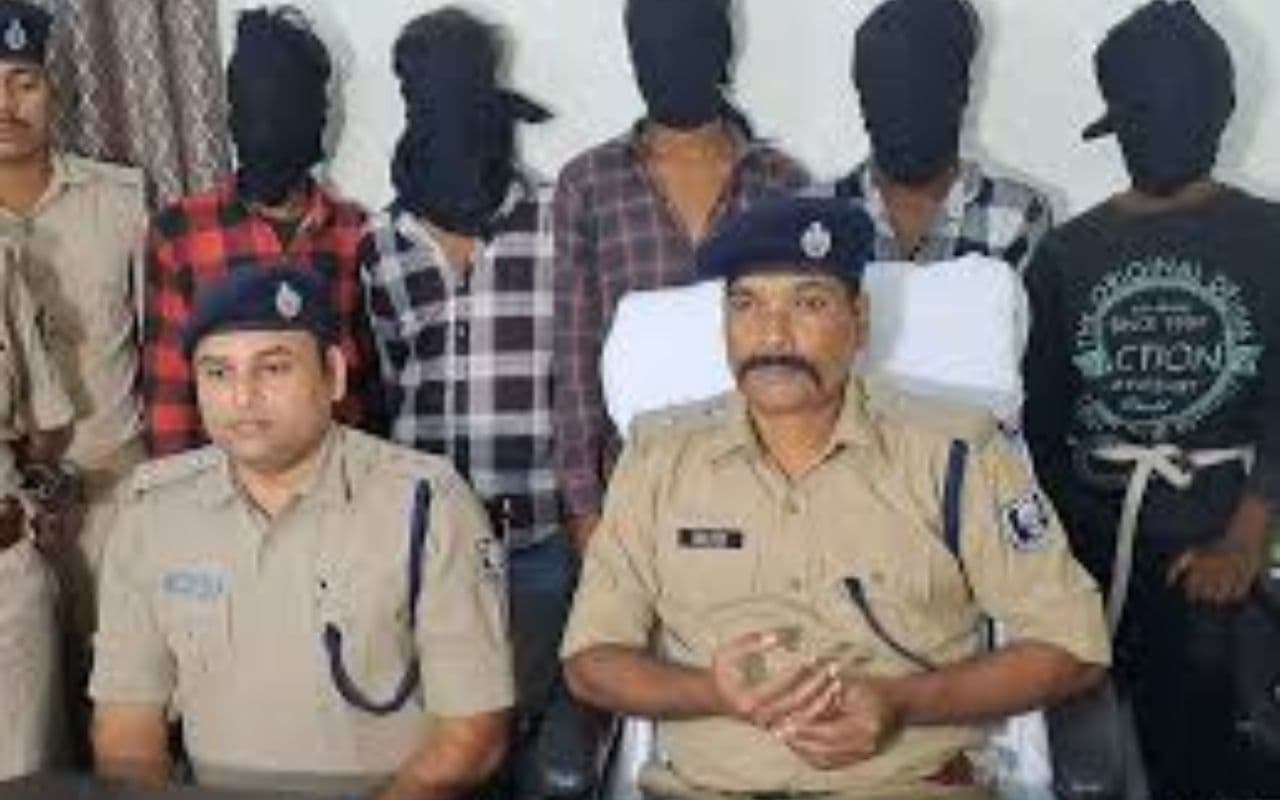 मुजफ्फरपुर में छिनतई और लूटपाट गिरोह का पर्दाफाश, मास्टरमाइंड समेत 5 गिरफ्तार