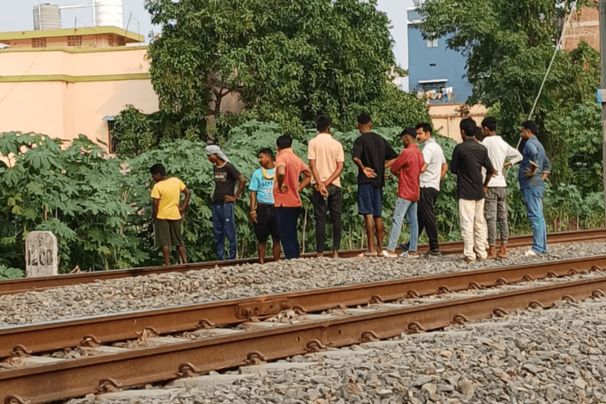 Muzaffarpur News: रेलवे ट्रैक के किनारे युवक का शव बरामद, परिजनों ने पोस्टमार्टम कराने से किया इनकार