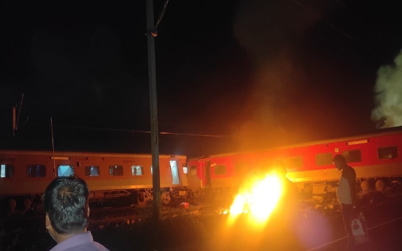Train Accident: मैसूर-दरभंगा एक्सप्रेस की मालगाड़ी से टक्कर, पांच डिब्बे पटरी से उतरे, 20 लोग जख्मी