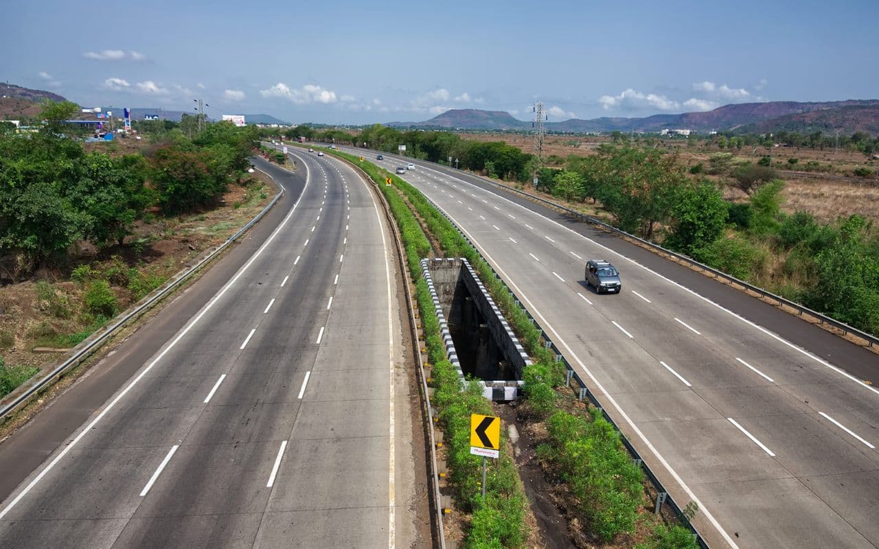 NH किनारे लावारिस वाहनों पर कार्रवाई, मुजफ्फरपुर में सड़क सुरक्षा के लिए उठाए गए कदम