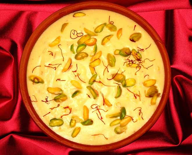 Navratri Third Day Bhog: इस नवरात्रि मां चंद्राघंटा को भोग लगाएं केसर की खीर का, जानें बनाने की विधि