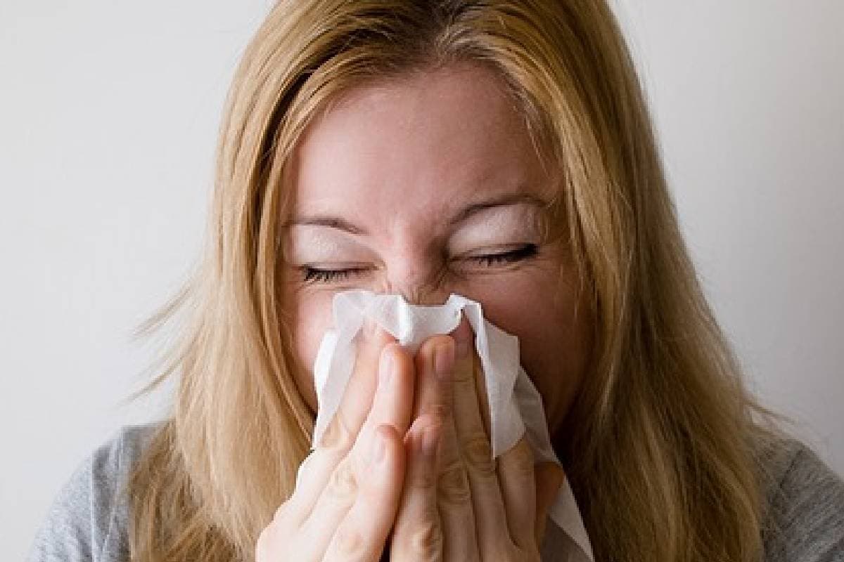 Sneezing: छींकने के पीछे का विज्ञान और क्या कहती हैं मान्यताएं