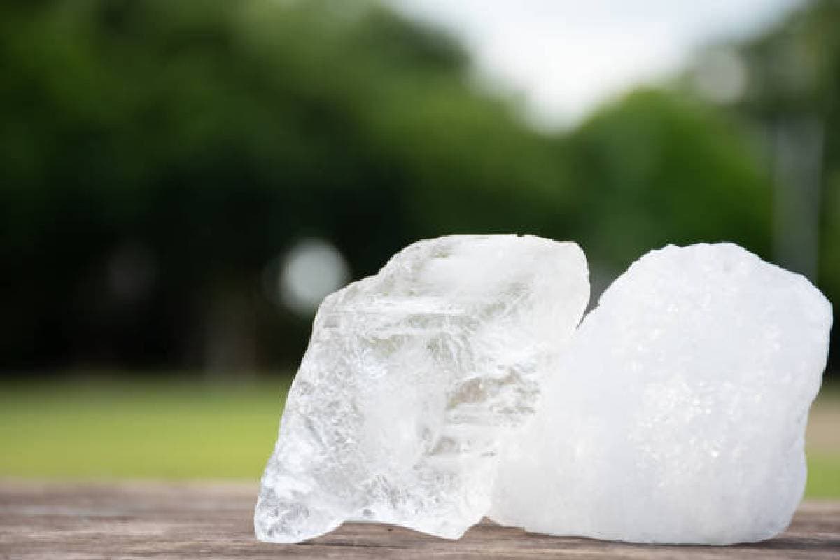 Vastu Dosh Ke Upay: हर तरह के दोष से मुक्ति दिलाएगा फिटकरी का टुकड़ा, बस करें ये काम