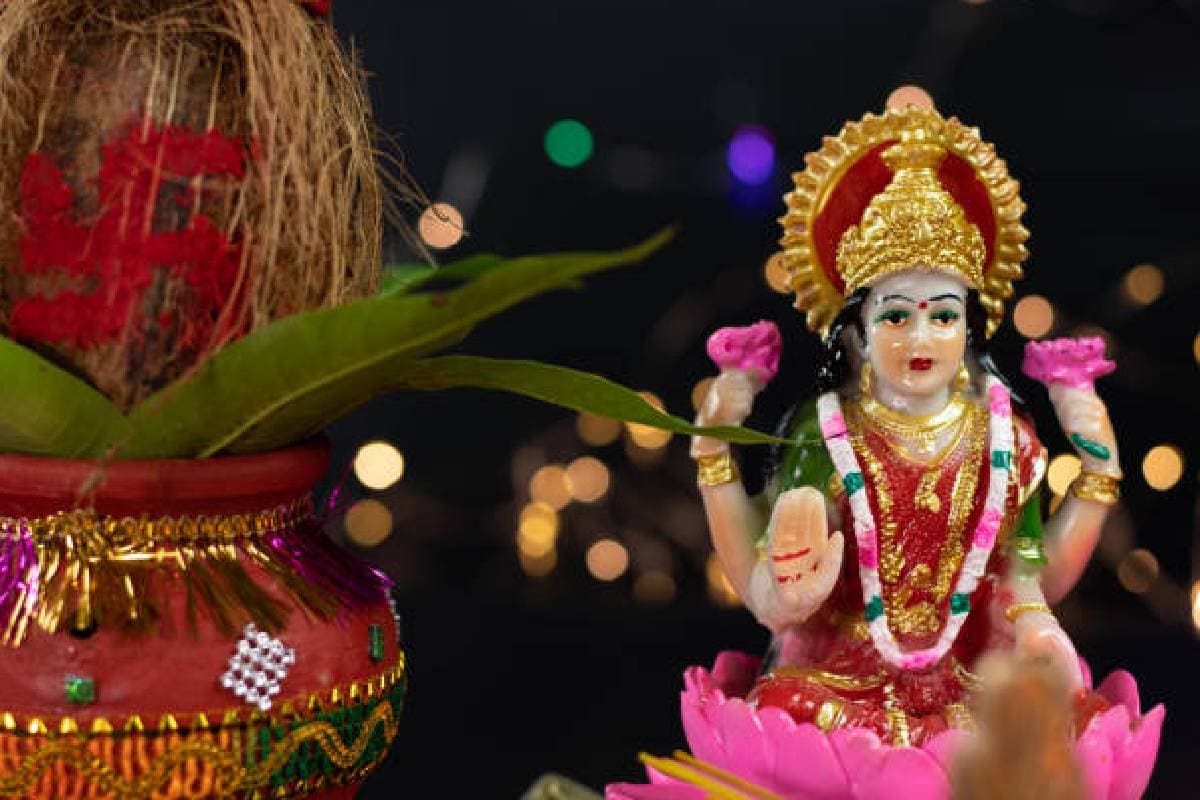 Laxmi and Ganesh Puja: दिवाली पर क्यों होती है लक्ष्मी-गणेश की पूजा, जानें रिश्ते में क्या लगते हैं ये देवता?