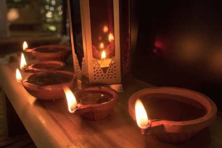 Dhanteras 2024: धनतेरस की रात बिना किसी को बताएं करें ये उपाय, खुद चलकर घर आएंगी मां लक्ष्मी