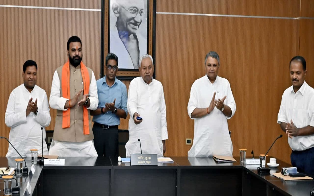 मुख्यमंत्री नीतीश कुमार ने बाढ़ पीड़ितों के खाते में भेजे 225 करोड़ रुपये, दीपावली से पहले किसानों को भी मुआवजा