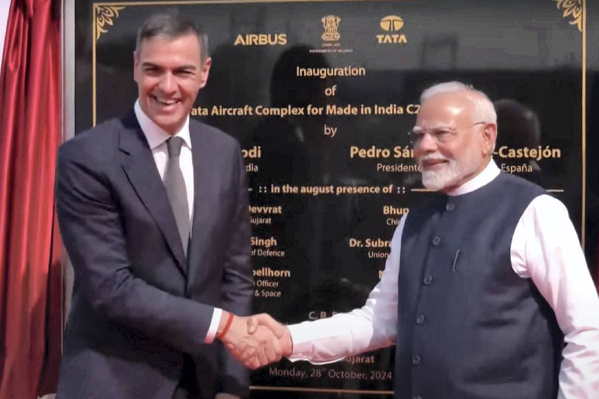 PM Modi in Vadodara : रोड शो के बाद पीएम मोदी और पेड्रो सांचेज ने किया TATA एयरक्राफ्ट कॉम्प्लेक्स का उद्घाटन