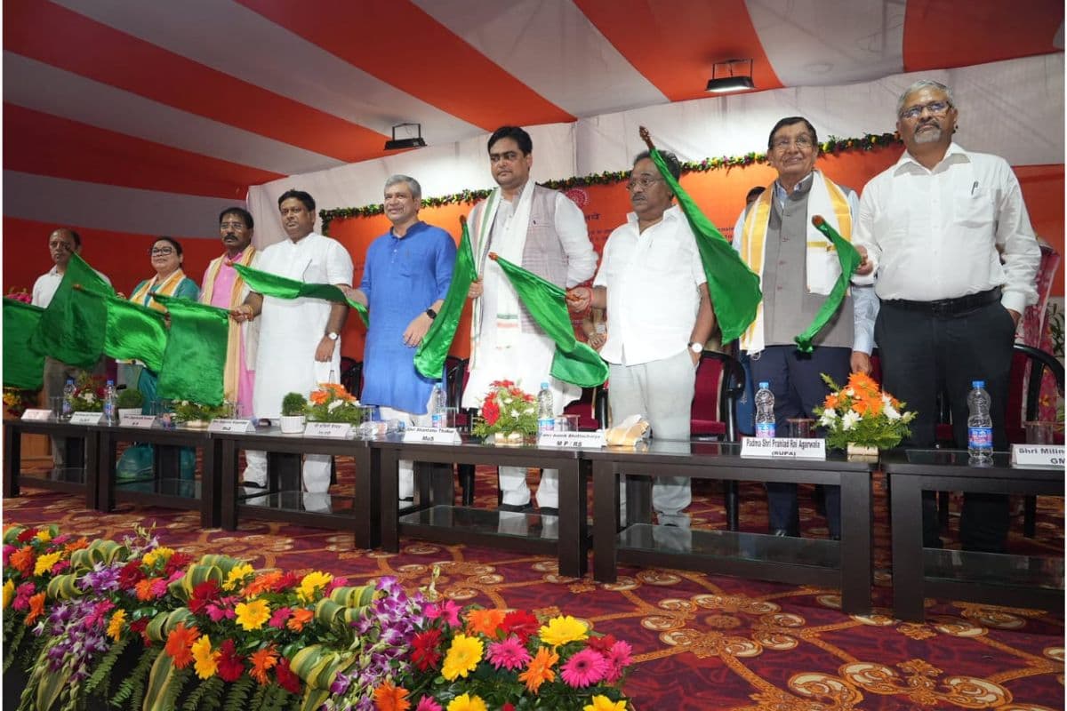 West Bengal : महालया पर रेलमंत्री ने बंगाल के लोगों को दी कई रेल योजनाओं की सौगात