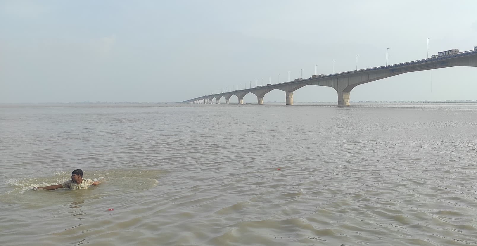 Bihar News: भागलपुर में तैरकर गंगा पार करने की होड़ में डूबा युवक, पूर्णिया में भी डूबने से कई लोगों की मौत