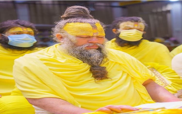 प्रेमानन्द महाराज ने बिल्ली के रास्ता काटने पर कही यह बात, जानें शगुन होता है या अपशगुन