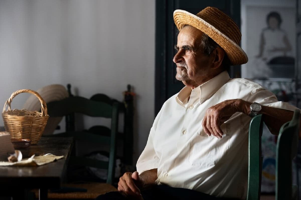 देश में सीनियर सिटीजन्स के नाम पर कई सरकारी योजनाएं, लेकिन बुजुर्गों को क्या मिलता है लाभ?