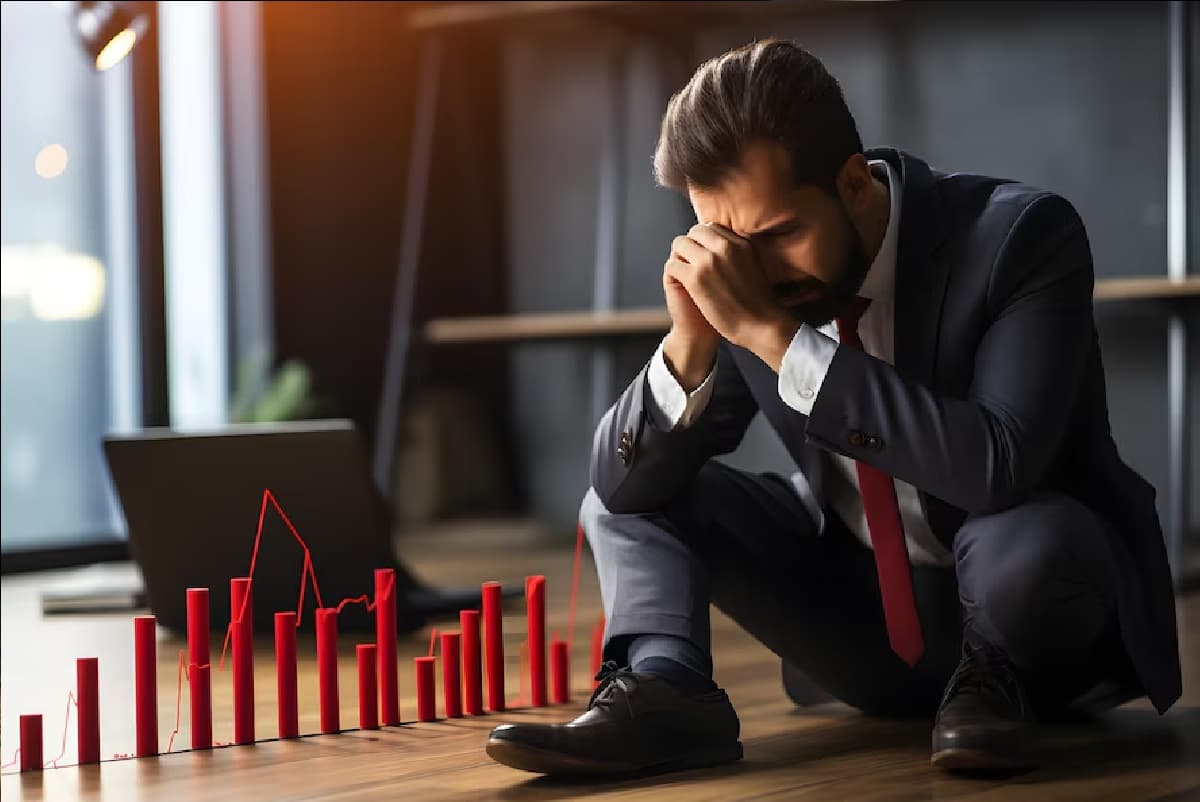 शेयर बाजार में निवेशकों को दूसरे दिन भी भारी नुकसान, सेंसेक्स 808 अंक धड़ाम