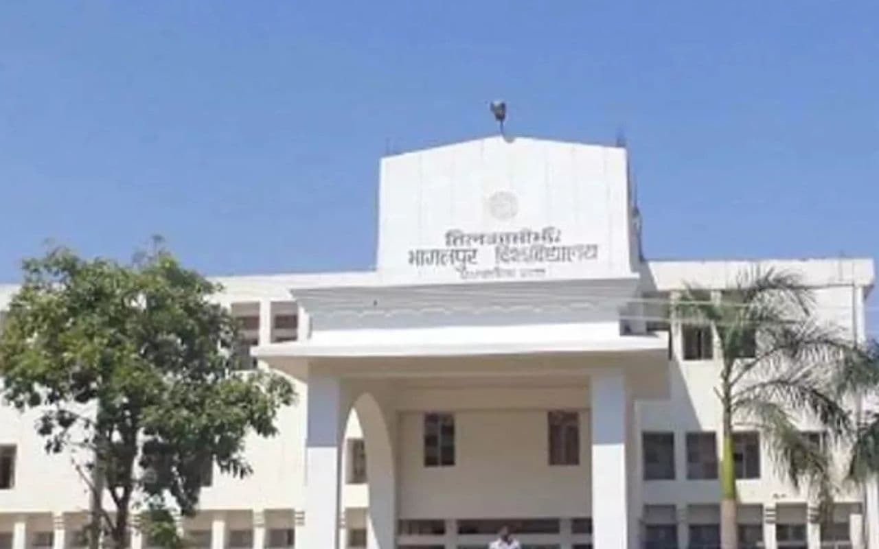 Bhagalpur: कुलपति बनने के लिए पूर्व डीन पर दस्तावेज में छेड़छाड़ का आरोप, जालसाजी की प्राथमिकी दर्ज