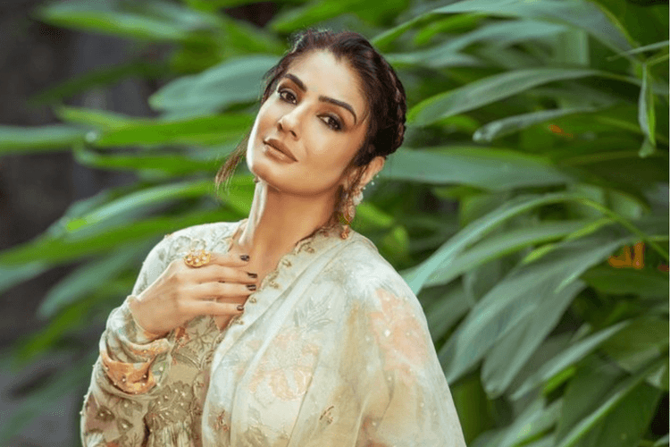 Raveena Tandon Birthday: 17 में किया फिल्मों में डेब्यू और 21 साल की उम्र में बन गईं 2 बच्चों की मां, रवीना की जिंदगी से जुड़ी ये बात नहीं जानते होंगे आप