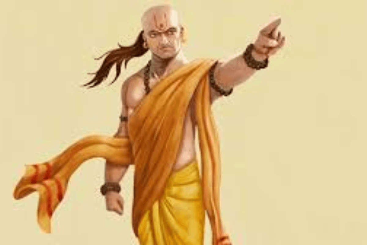 Chanakya Neeti: चाणक्य नीति के अनुसार शत्रु पर विजय पाने के रहस्य