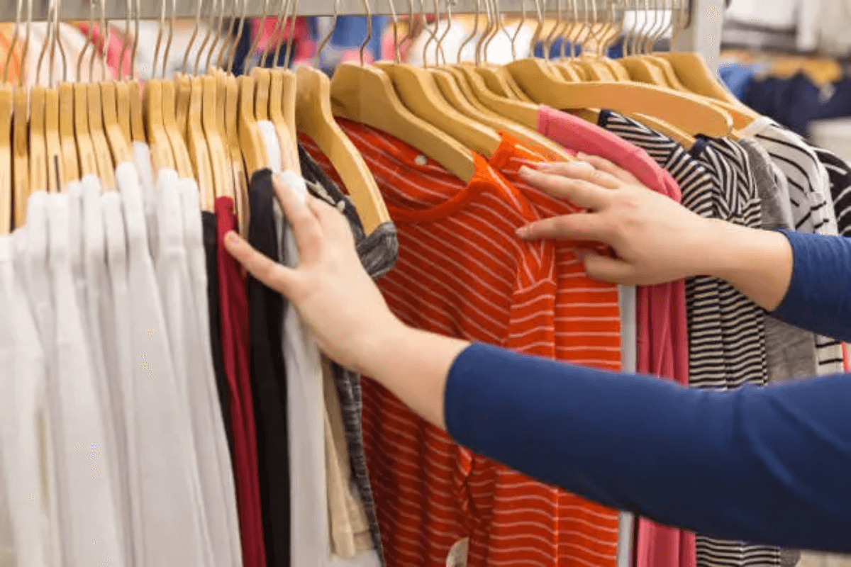 Clothing Color: आपके ड्रेस का रंग और मूड का कनेक्शन, जाने कौन से कपड़े कब पहनें? Clothing Color: आपके ड्रेस का रंग और मूड का कनेक्शन, जाने कौन से कपड़े कब पहनें?