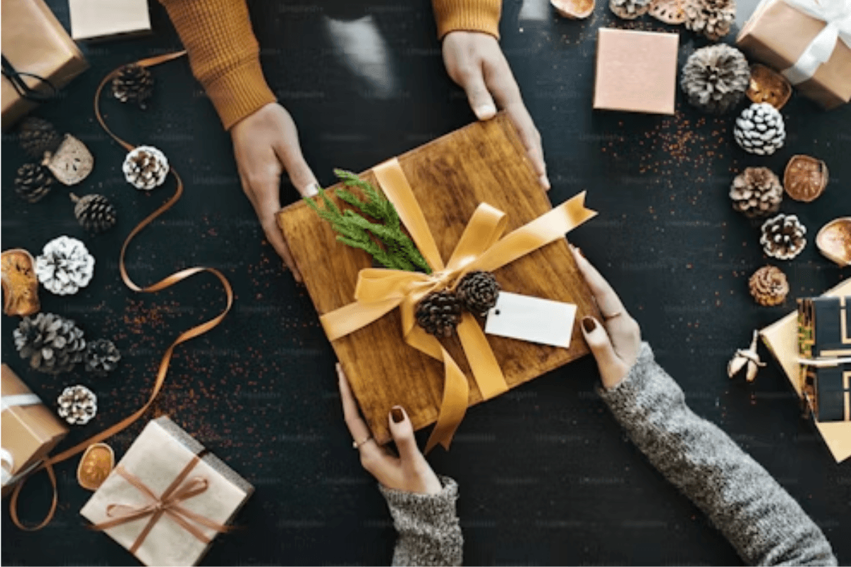 Diwali Gift Ideas: दिवाली पर दोस्तों के लिए बेहतरीन गिफ्ट आइडियाज